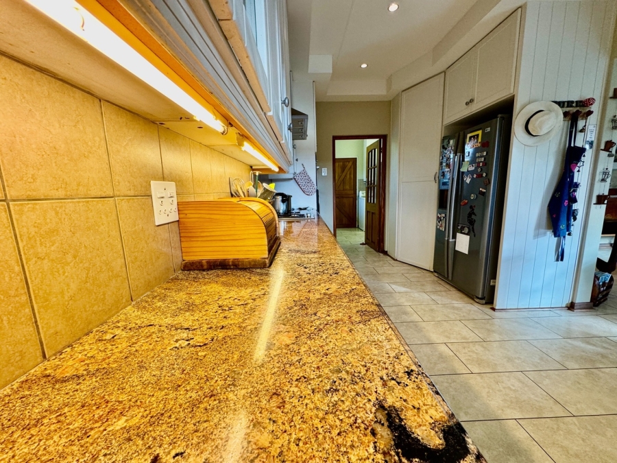 5 Bedroom Property for Sale in Van Der Hoff Park North West